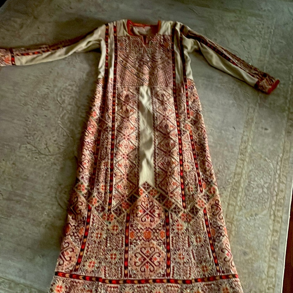 Hand stitched thoub